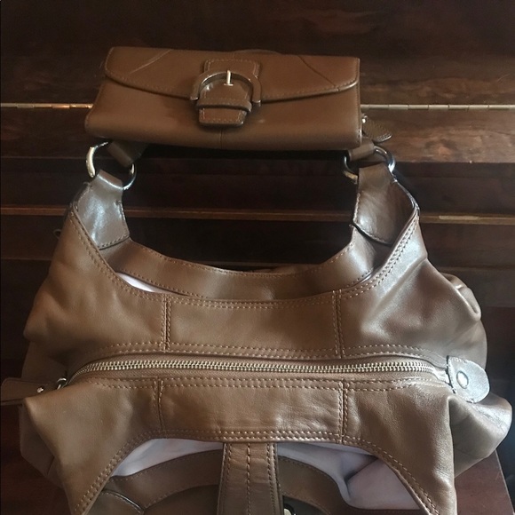 💋SOLD💋Large Coach tote bag with matching wallet - Picture 4 of 7